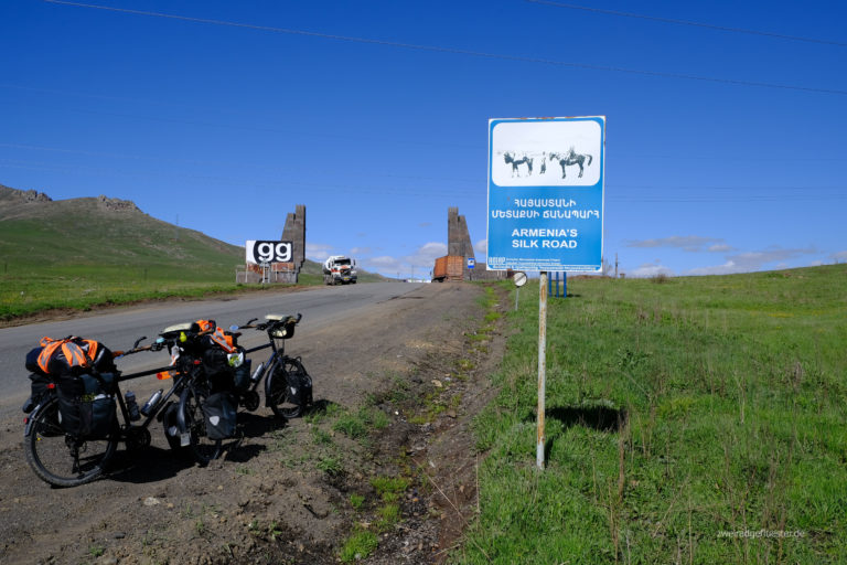 Mehr über den Artikel erfahren Pass für Pass durch Armenien