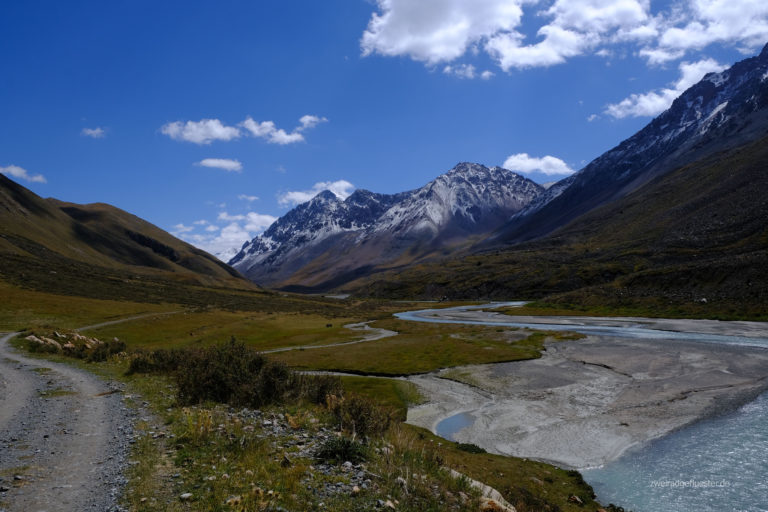 Mehr über den Artikel erfahren Salam kirgisische Bergwelt