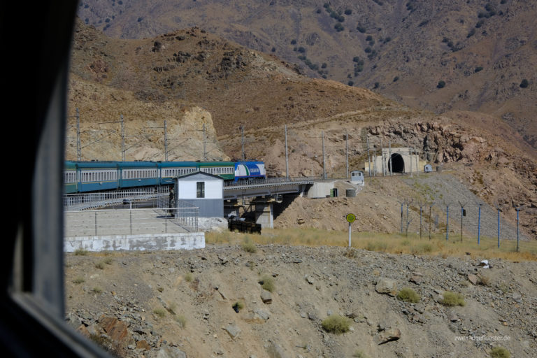 Mehr über den Artikel erfahren Mit dem Nachtzug durch Zentralasien