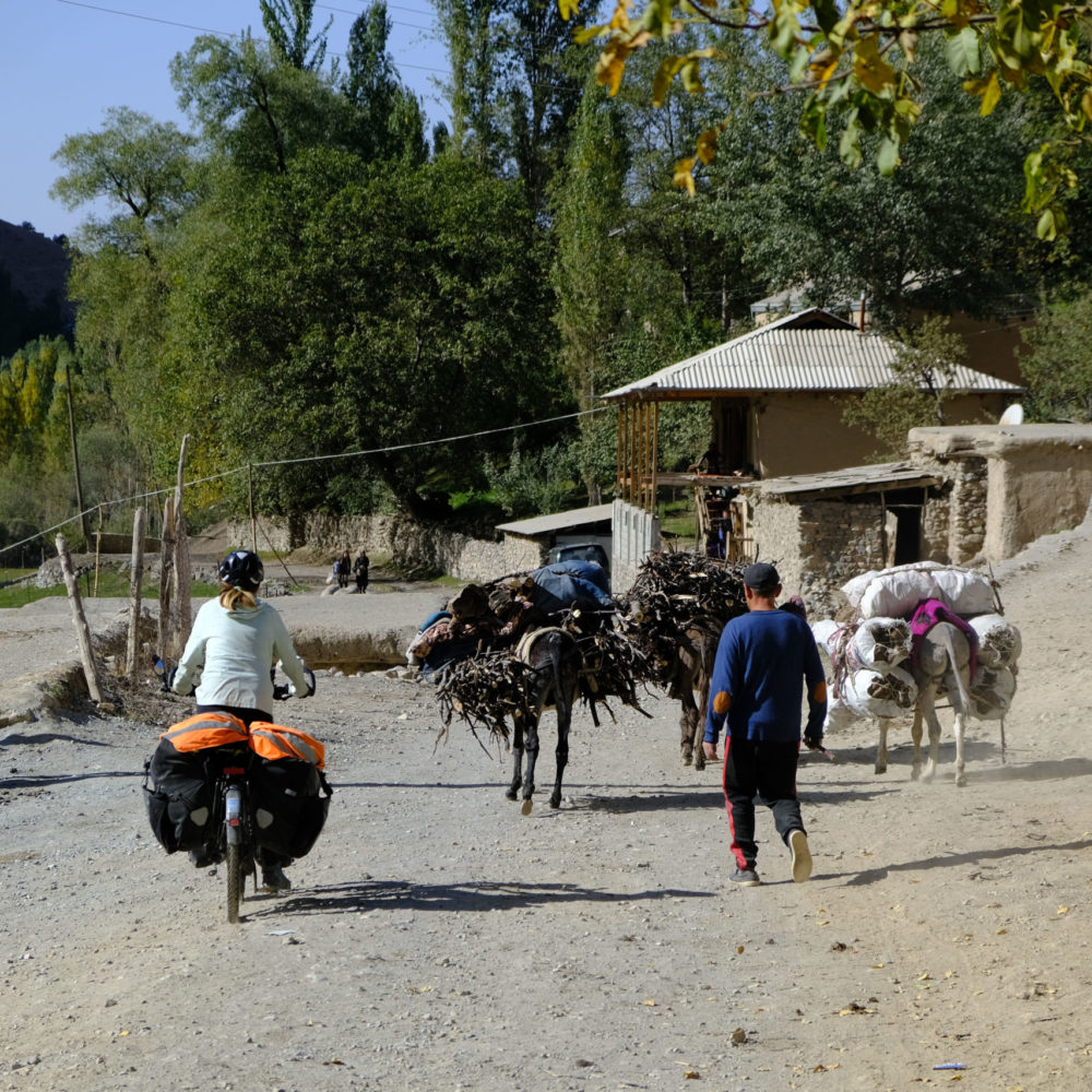 Hand aufs Herz in Tajikistan